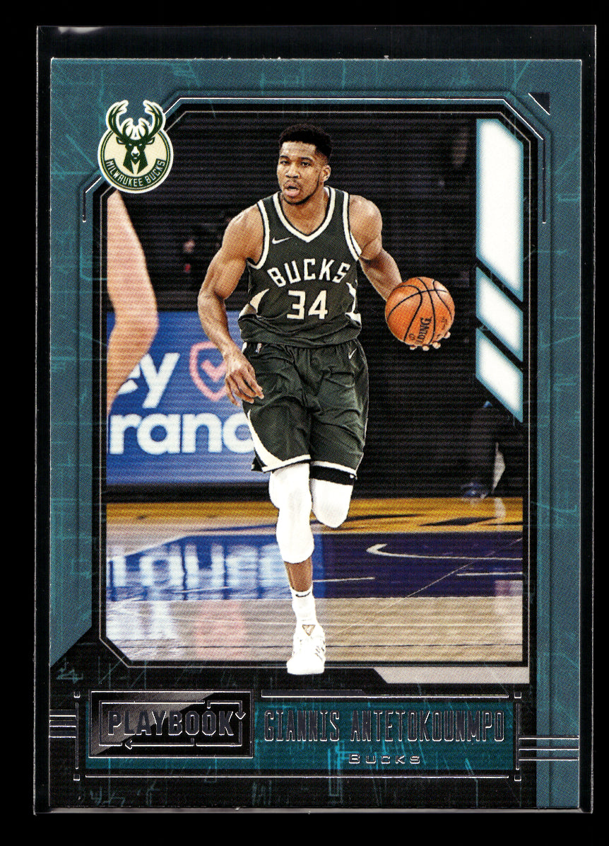 2020-21 Panini Chronicles #185 Giannis Antetokounmpo/Playbook {Milwaukee Bucks)