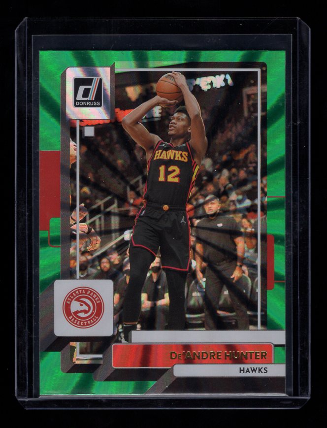 2022-23 Donruss Holo Green Laser #64 De'Andre Hunter (Atlanta Hawks)