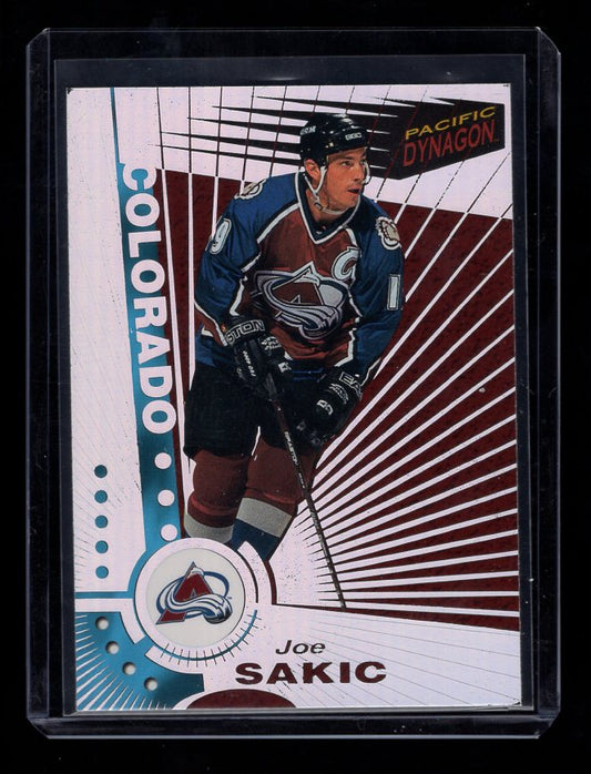 1997-98 Pacific Dynagon Tandems #2 Joe Sakic (Avalanche) / Paul Kariya (Ducks)