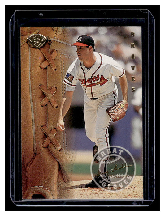 1995 Leaf #11 "Great Gloves" Greg Maddux (Atlanta Braves)